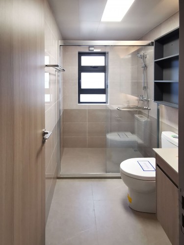 浴室採用下沉式設計，有效防水及防滲漏