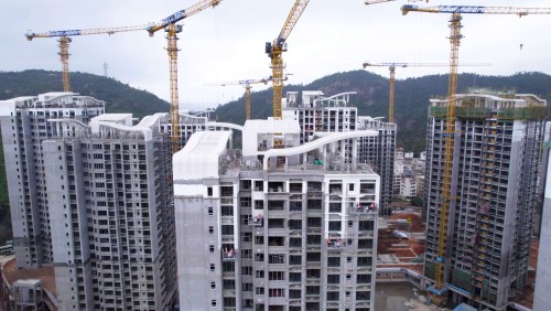 Works on the external walls are being carried out at the MNN project in Hengqin.