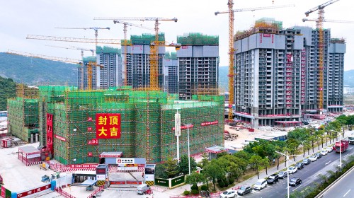 Macau New Neighbourhood’s 27 residential towers and school buildings were topped out at the end of December 2022.